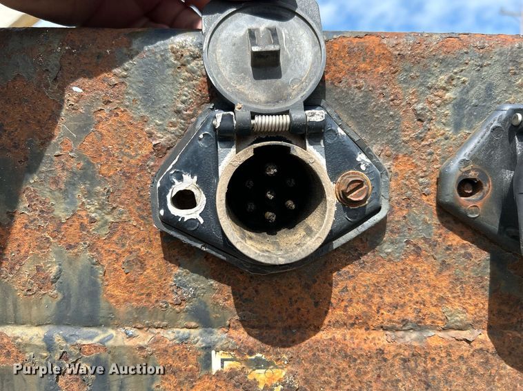 image for item DJ6340 2006 Fontaine  drop deck trailer