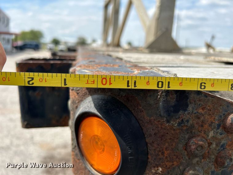 image for item DJ6340 2006 Fontaine  drop deck trailer