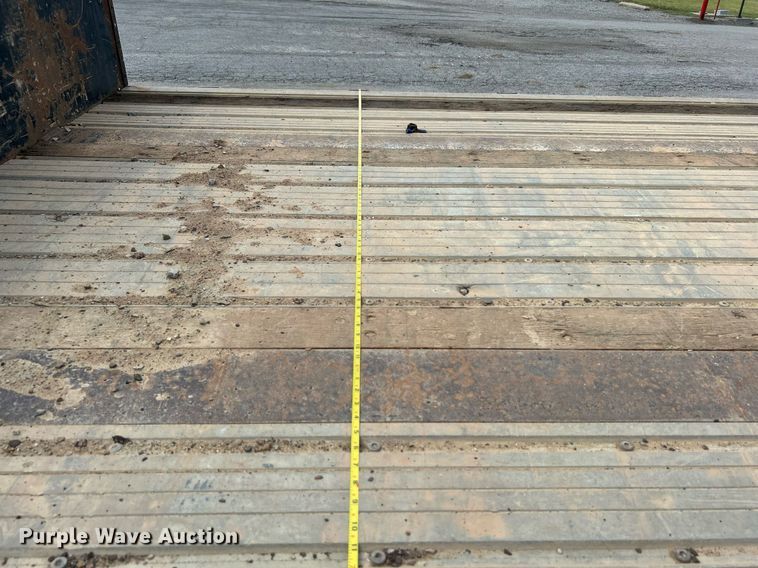 image for item DJ6340 2006 Fontaine  drop deck trailer