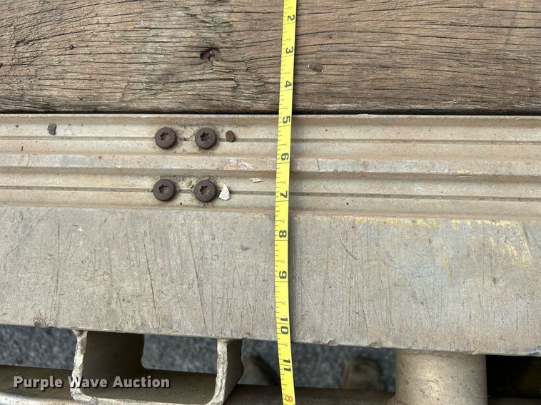 image for item DJ6340 2006 Fontaine  drop deck trailer