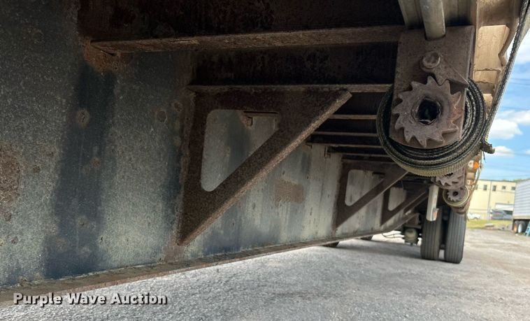 image for item DJ6340 2006 Fontaine  drop deck trailer