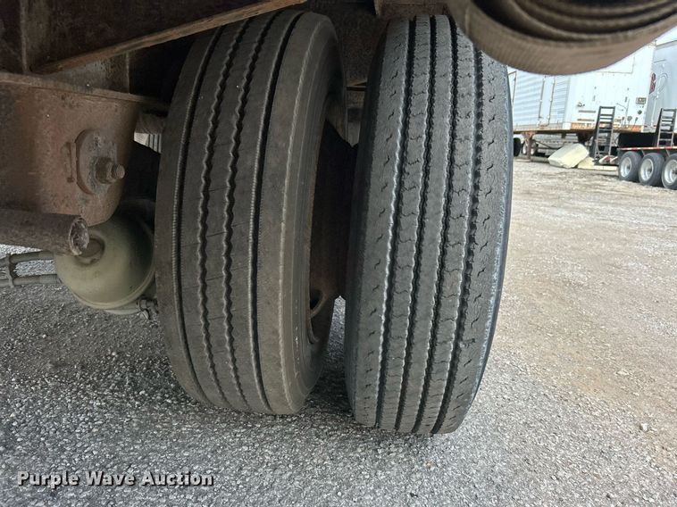 image for item DJ6340 2006 Fontaine  drop deck trailer