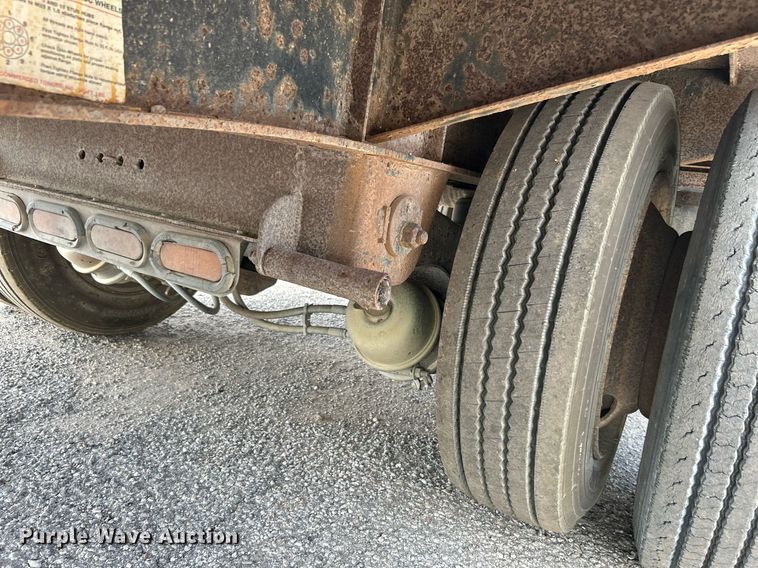 image for item DJ6340 2006 Fontaine  drop deck trailer