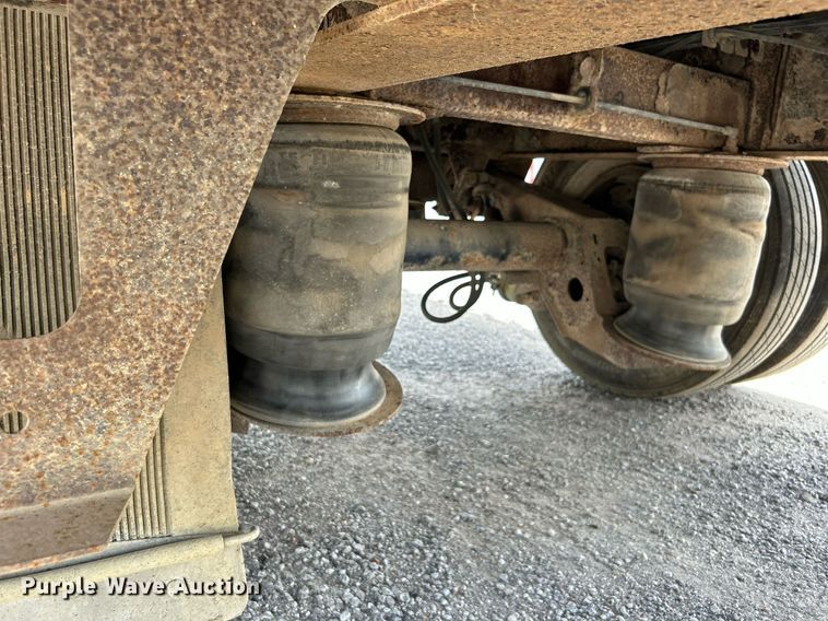 image for item DJ6340 2006 Fontaine  drop deck trailer