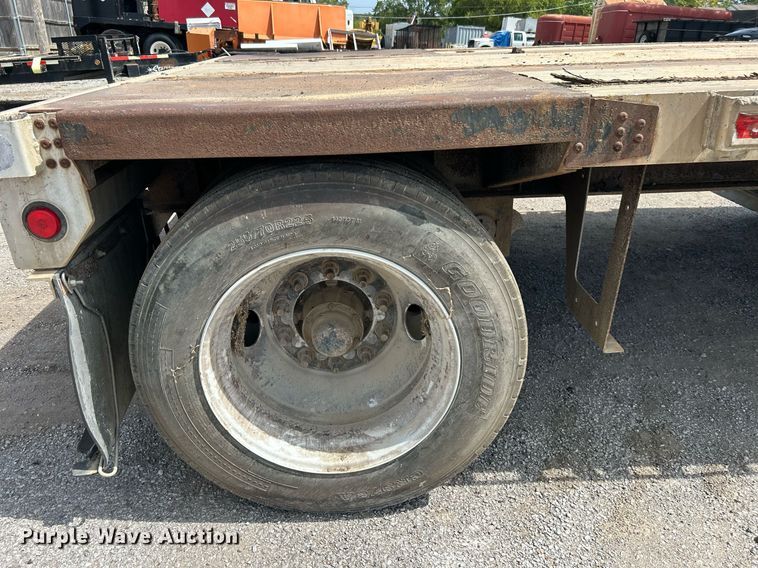 image for item DJ6340 2006 Fontaine  drop deck trailer