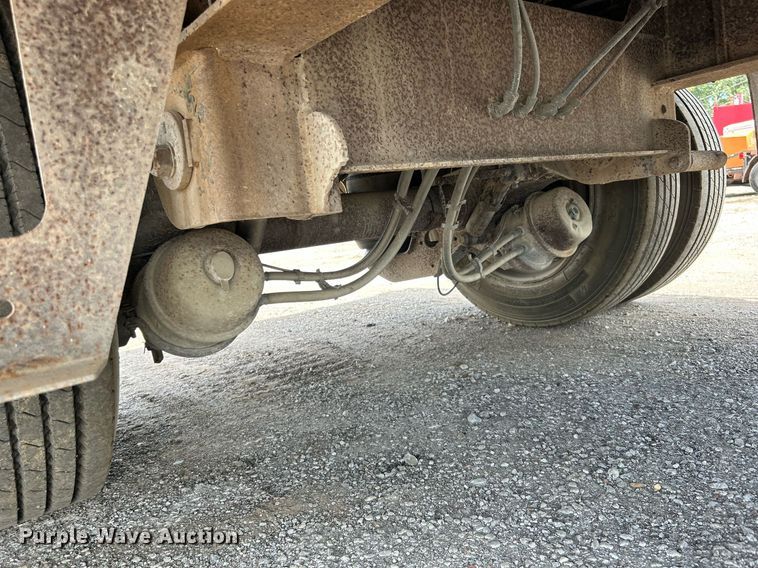 image for item DJ6340 2006 Fontaine  drop deck trailer