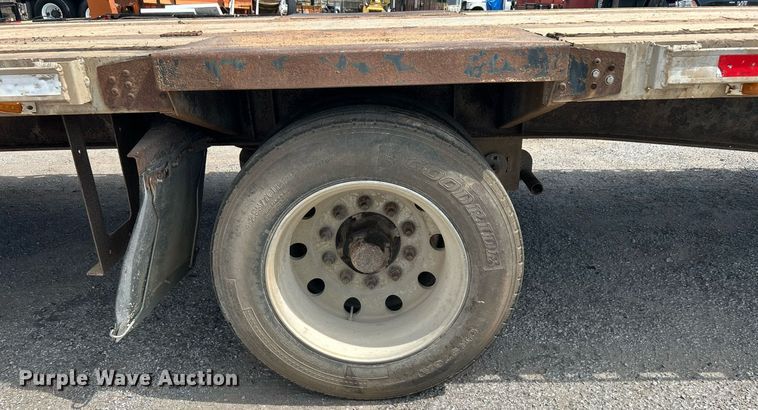 image for item DJ6340 2006 Fontaine  drop deck trailer