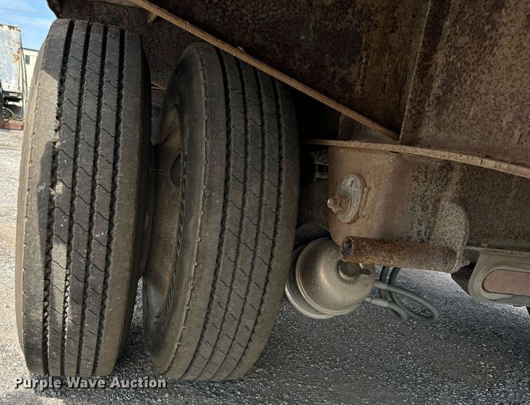 image for item DJ6340 2006 Fontaine  drop deck trailer