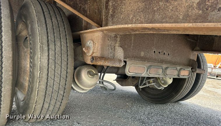 image for item DJ6340 2006 Fontaine  drop deck trailer