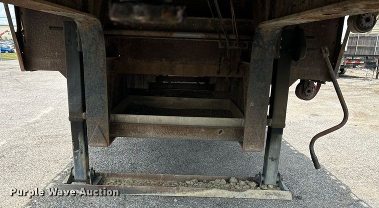 image for item DJ6340 2006 Fontaine  drop deck trailer