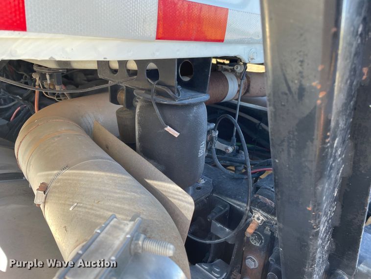 image for item DK2517 2006 Mack CHN613  semi truck