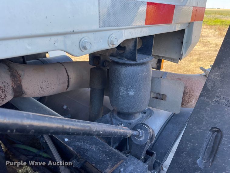 image for item DK2517 2006 Mack CHN613  semi truck