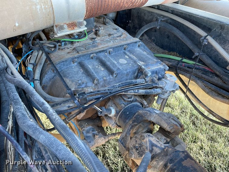 image for item DK2517 2006 Mack CHN613  semi truck