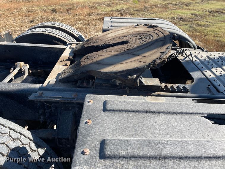 image for item DK2517 2006 Mack CHN613  semi truck