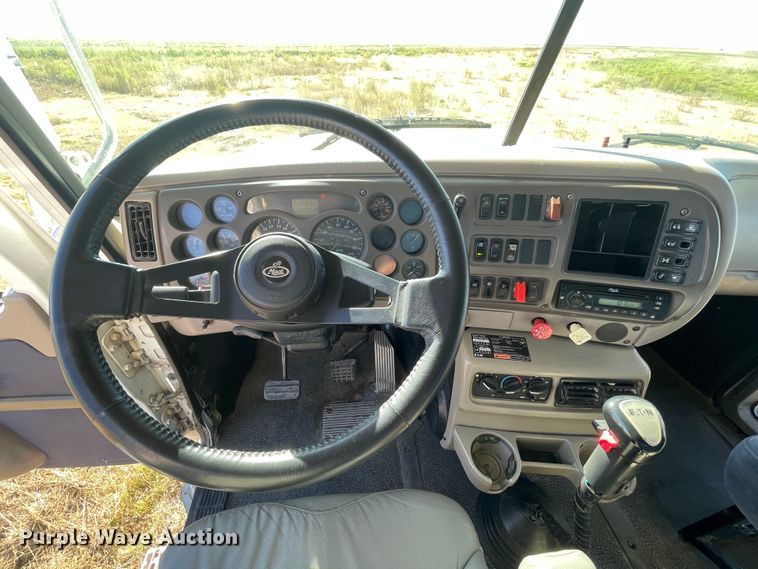 image for item DK2517 2006 Mack CHN613  semi truck