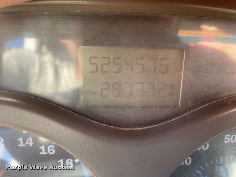 image for item DK2517 2006 Mack CHN613  semi truck