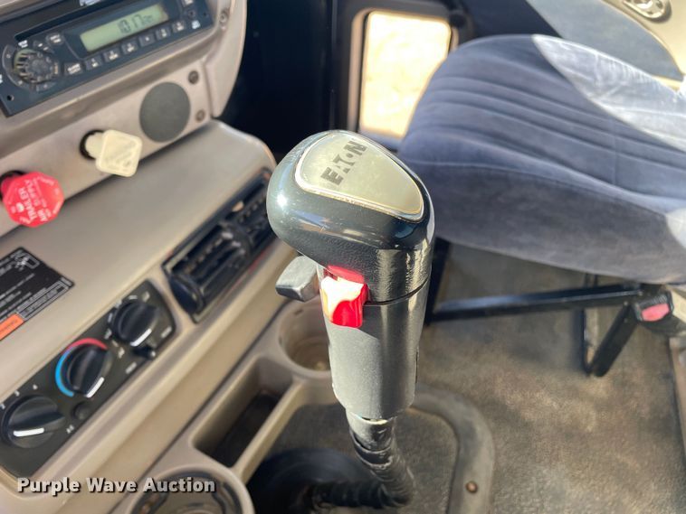 image for item DK2517 2006 Mack CHN613  semi truck