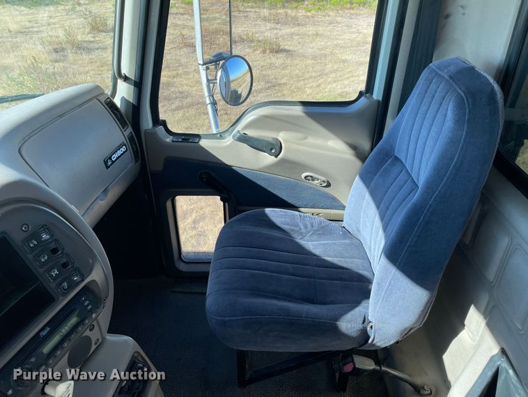 image for item DK2517 2006 Mack CHN613  semi truck