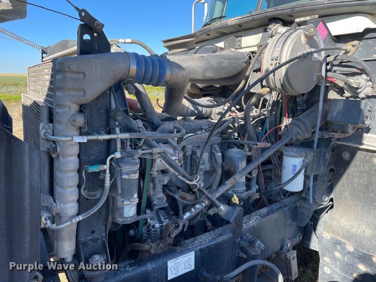 image for item DK2517 2006 Mack CHN613  semi truck