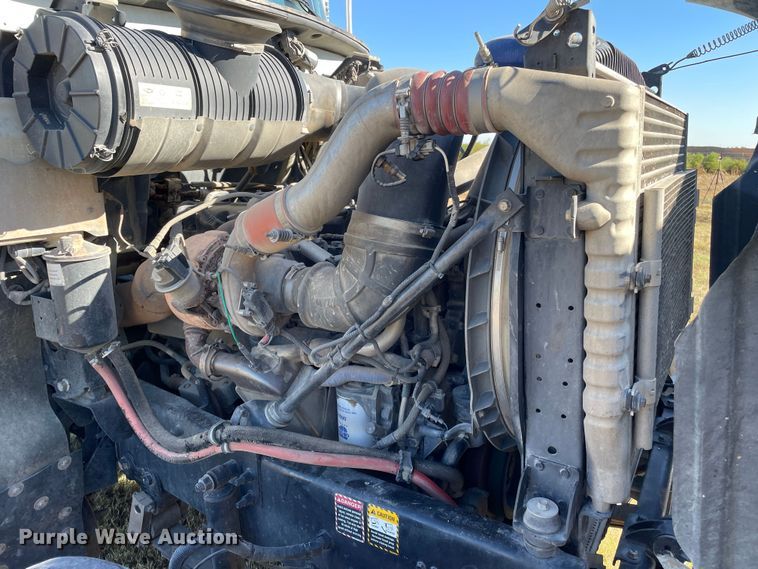 image for item DK2517 2006 Mack CHN613  semi truck