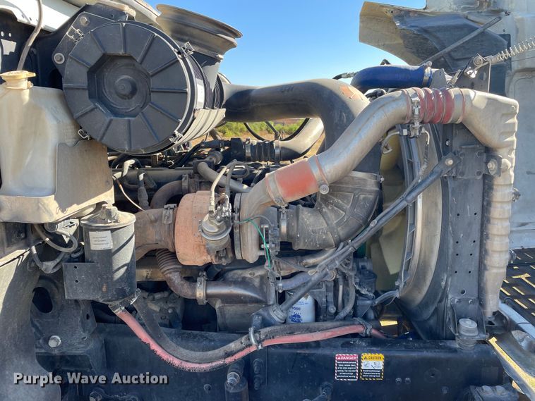 image for item DK2517 2006 Mack CHN613  semi truck