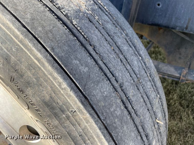 image for item DK2517 2006 Mack CHN613  semi truck