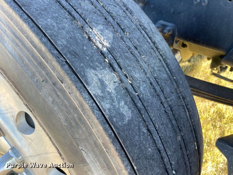 image for item DK2517 2006 Mack CHN613  semi truck