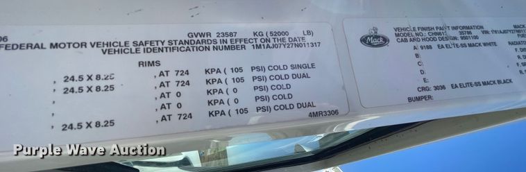 image for item DK2517 2006 Mack CHN613  semi truck