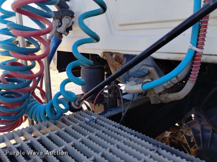 image for item DK8831 2006 Mack CXN613 semi truck