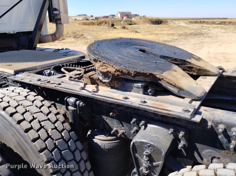 image for item DK8831 2006 Mack CXN613 semi truck