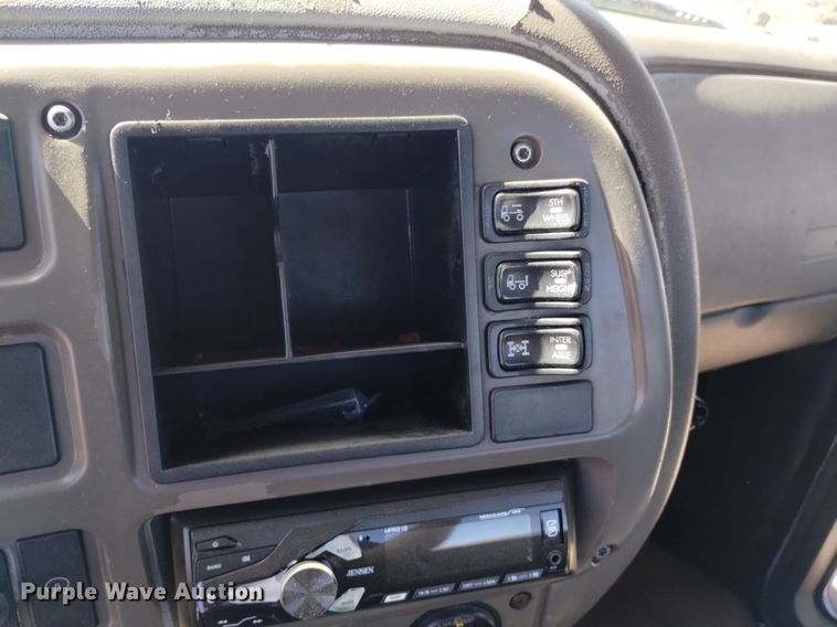 image for item DK8831 2006 Mack CXN613 semi truck