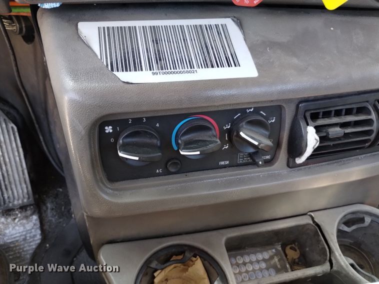 image for item DK8831 2006 Mack CXN613 semi truck