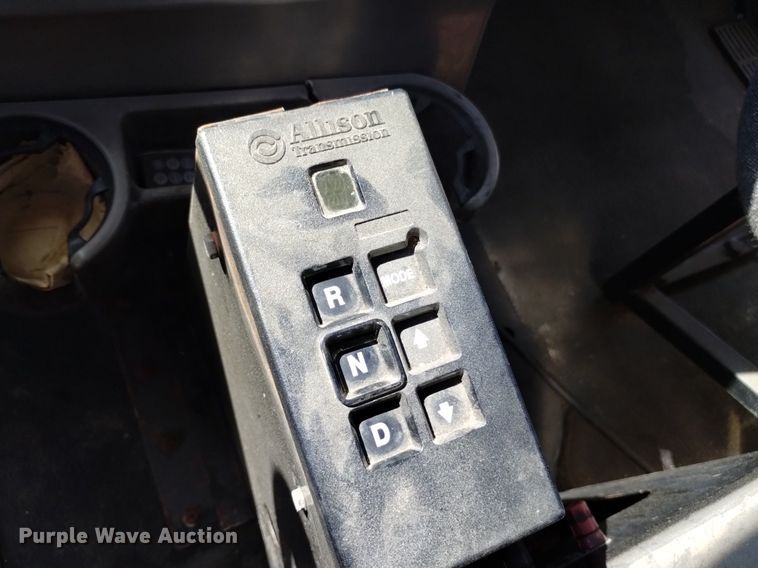 image for item DK8831 2006 Mack CXN613 semi truck