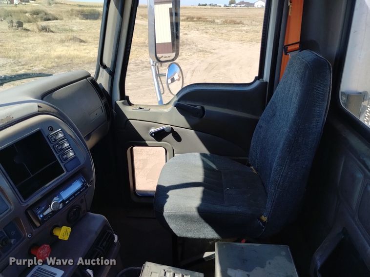 image for item DK8831 2006 Mack CXN613 semi truck