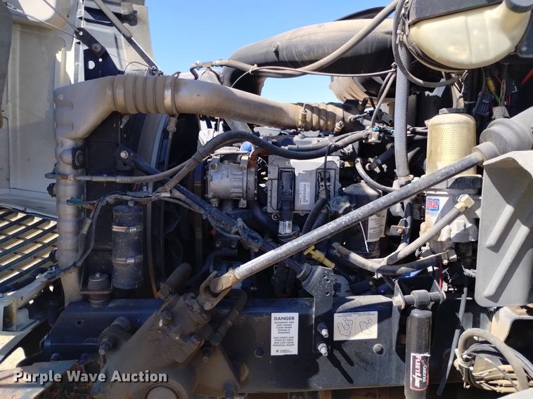 image for item DK8831 2006 Mack CXN613 semi truck