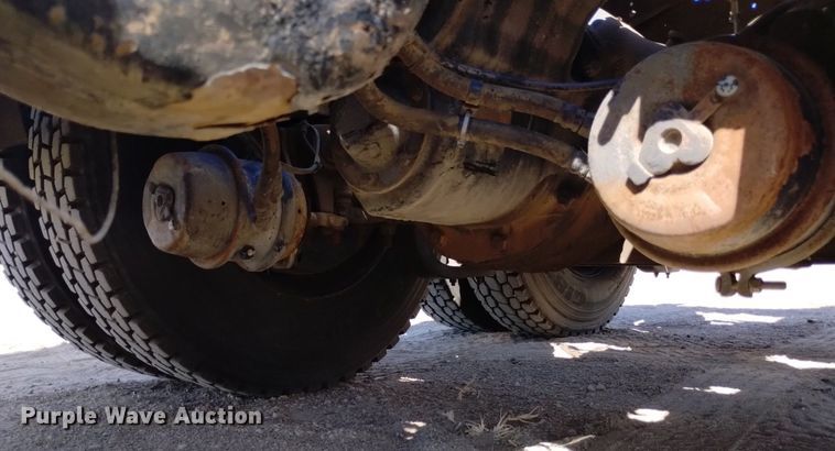 image for item DK8831 2006 Mack CXN613 semi truck