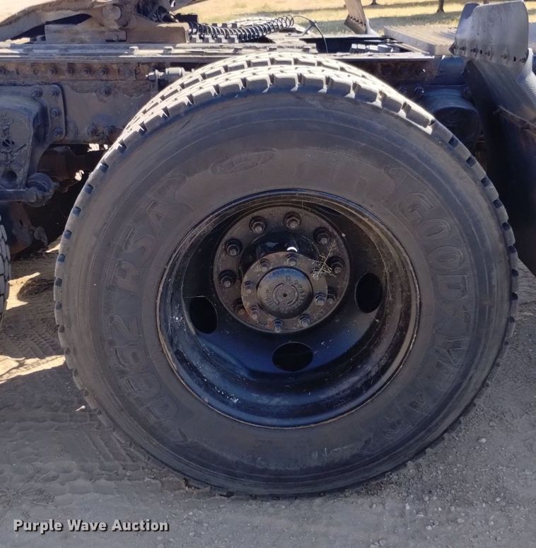 image for item DK8831 2006 Mack CXN613 semi truck