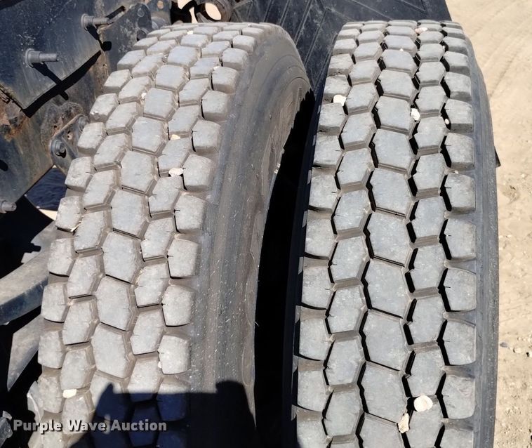 image for item DK8831 2006 Mack CXN613 semi truck