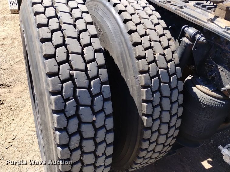 image for item DK8831 2006 Mack CXN613 semi truck