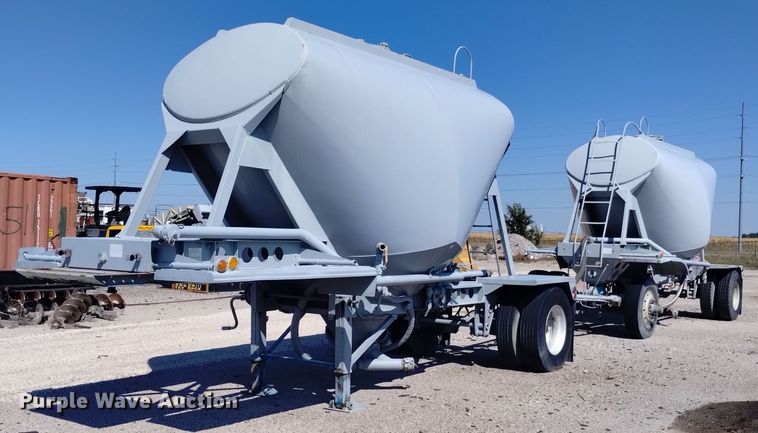 image for item DN6405 (2) pneumatic dry bulk trailer