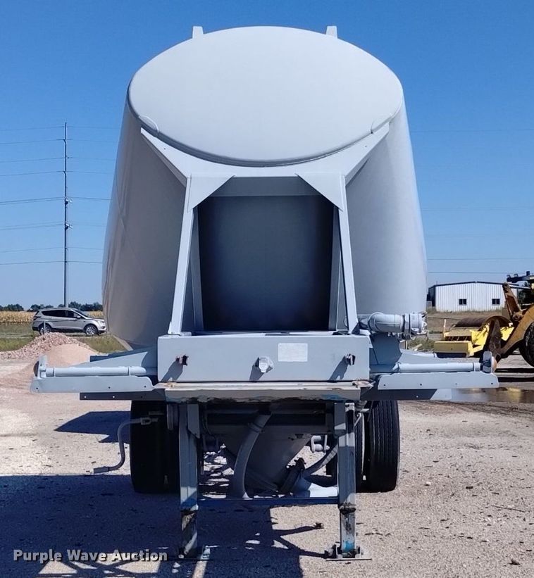 image for item DN6405 (2) pneumatic dry bulk trailer