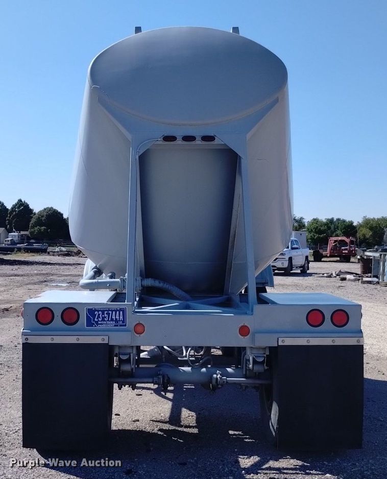 image for item DN6405 (2) pneumatic dry bulk trailer