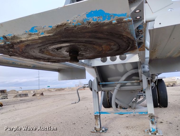 image for item DN6405 (2) pneumatic dry bulk trailer