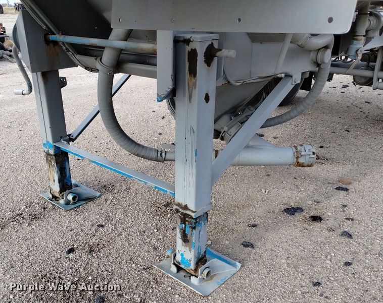 image for item DN6405 (2) pneumatic dry bulk trailer