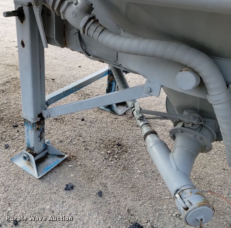 image for item DN6405 (2) pneumatic dry bulk trailer