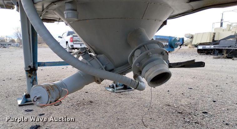 image for item DN6405 (2) pneumatic dry bulk trailer