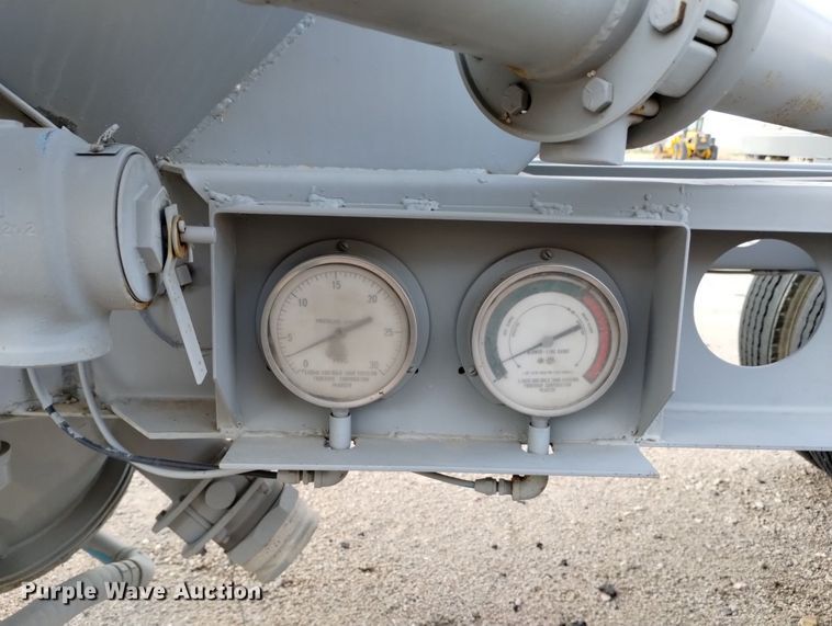 image for item DN6405 (2) pneumatic dry bulk trailer