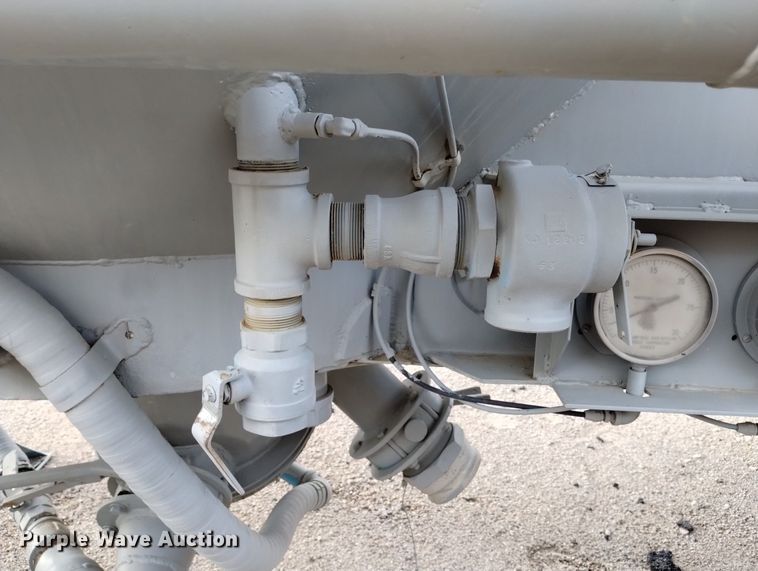 image for item DN6405 (2) pneumatic dry bulk trailer