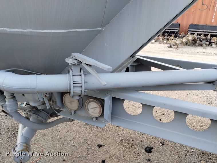 image for item DN6405 (2) pneumatic dry bulk trailer