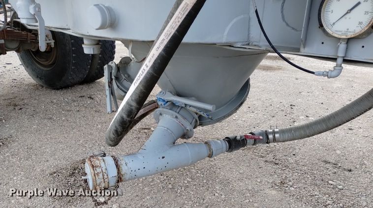 image for item DN6405 (2) pneumatic dry bulk trailer